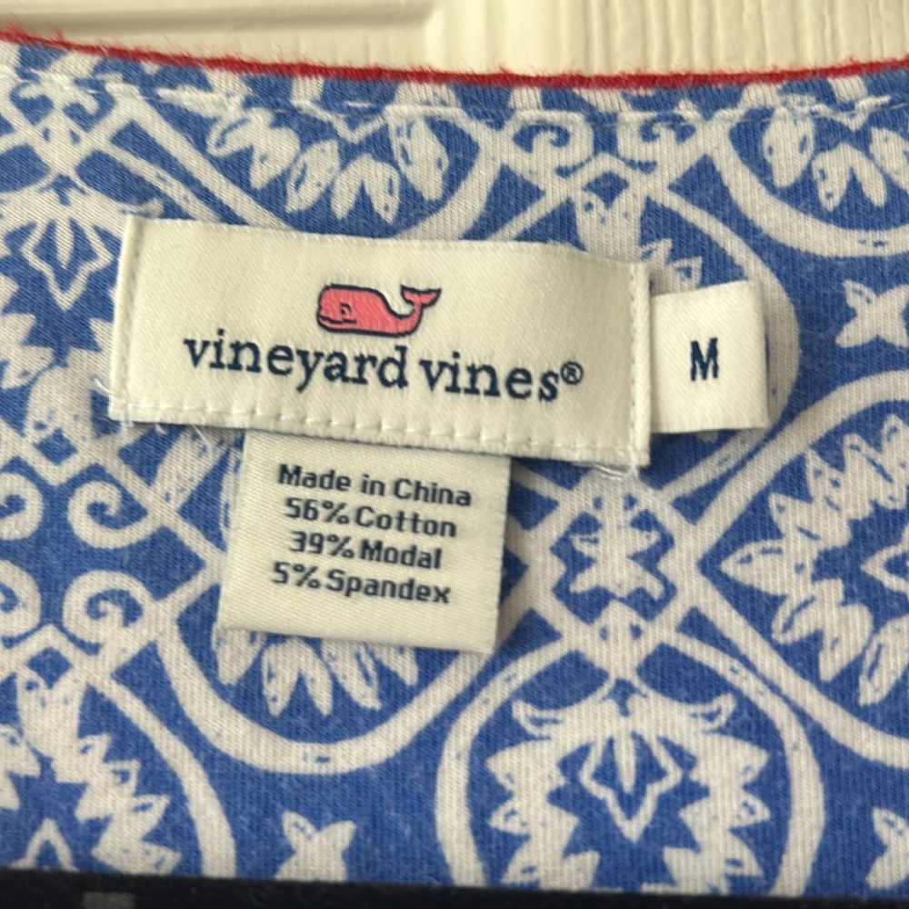 Vineyard Vines embroidered tile print knit stretch dress in marlin - Picture 7 of 9